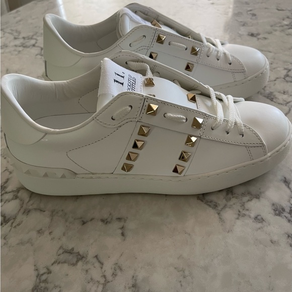 Valentino Garavani Rockstud Sneakers - Picture 2 of 5